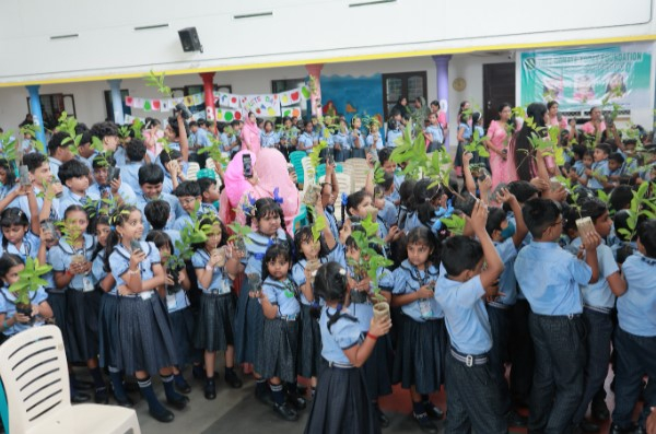 Tree-Donate-Today-Foundation-Unveils-Global-Mission-to-Plant-500-Crore-Trees-by-2030.jpg